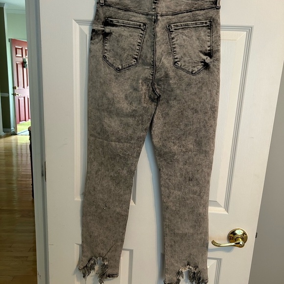 NWOT L’Agence High line High Rise Skinny in Distressed Moonstone Gray Jeans - Picture 8 of 12